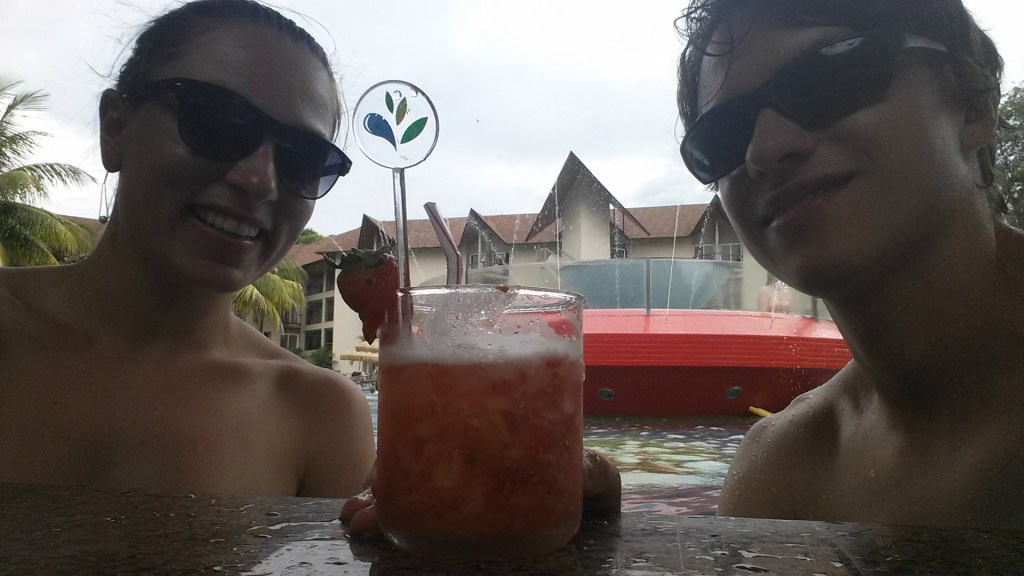 Não é todo dia que aproveitamos um bar na piscina. 